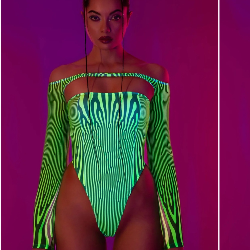 NEON/UV Electrique 3-Piece Set Green Striped Off-Shoulder Bodysuit - Picture 2 of 3